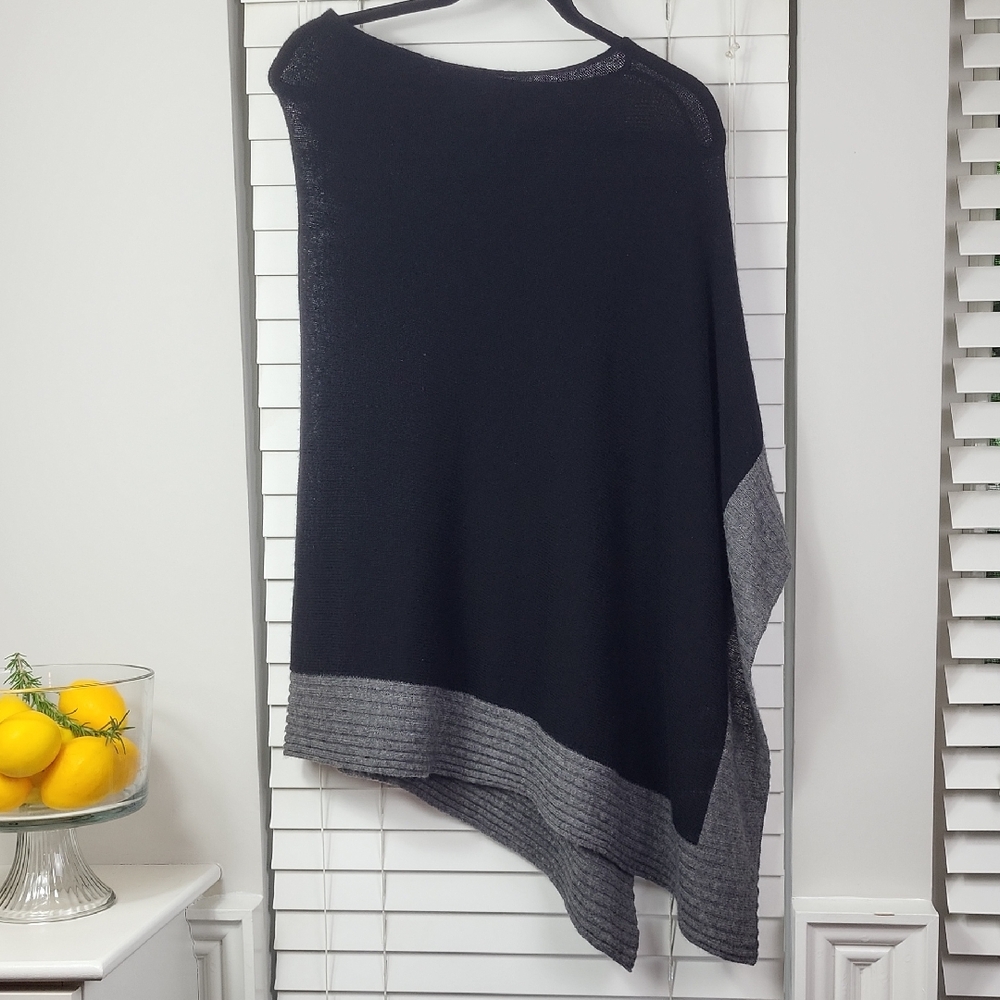 🌸 Seleste wool and‎ cashmere blend Asymmetrical Black & Gray Knit Poncho.